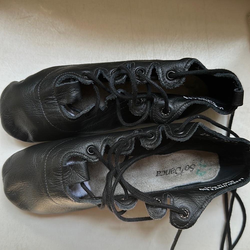 So Danca Irish split sole ghillies sz 2.5
